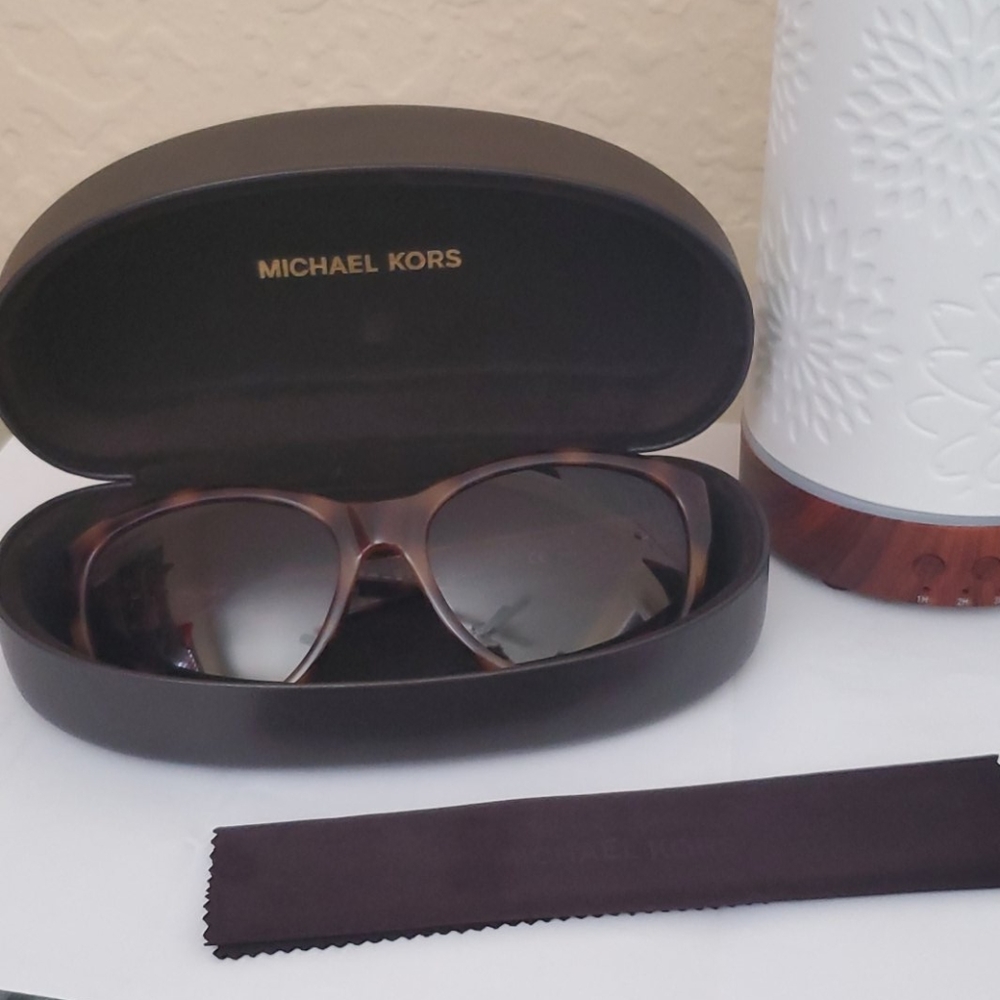 Sunglases